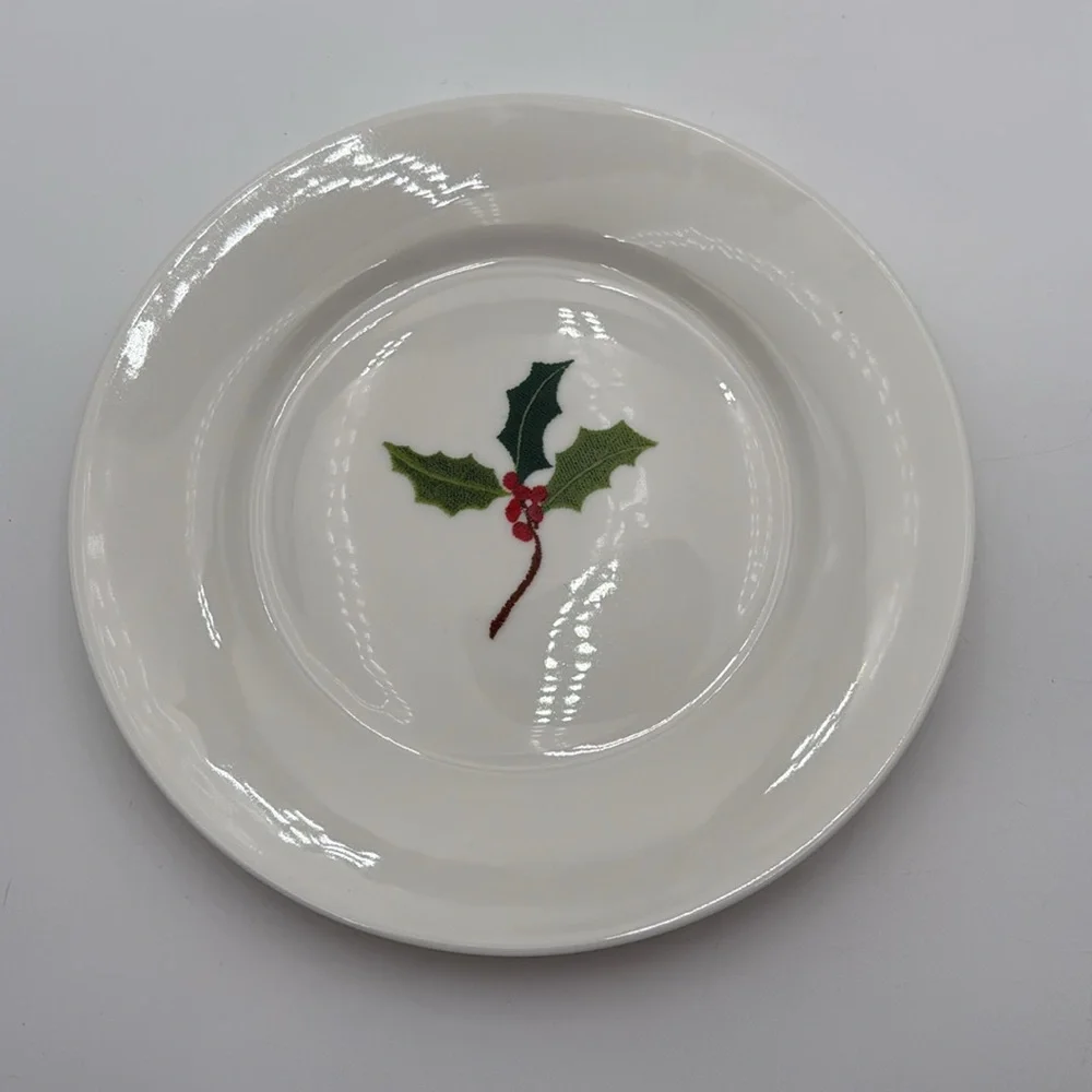 Set Of 4 Crate & Barrel Christmas Holiday Theme Salad Appetizers White Plates